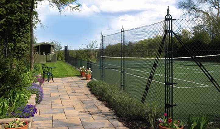 Obelisk fencing around an AMSS tennis court